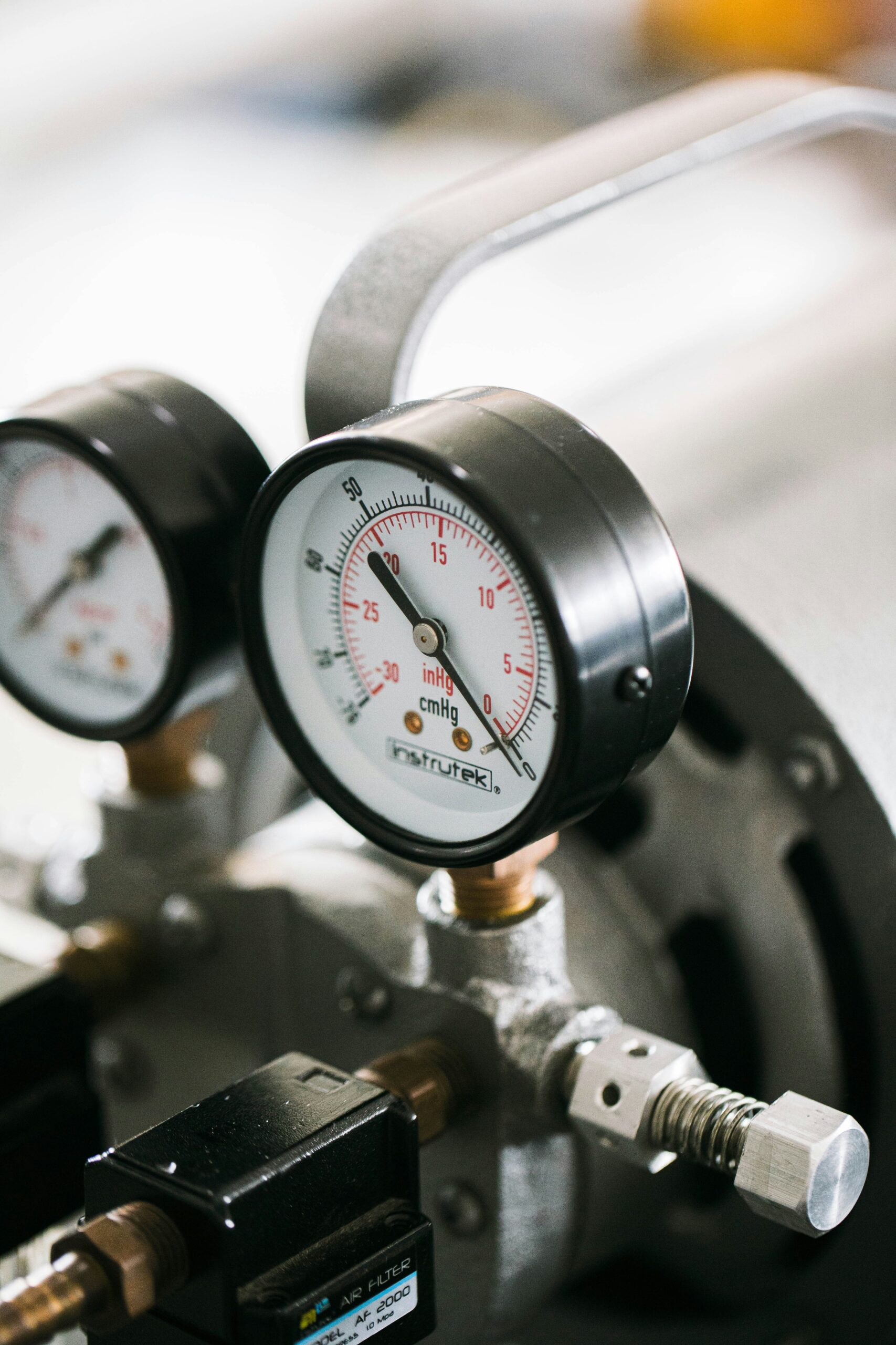 Pressure gauge used for oil and gas instrumentation